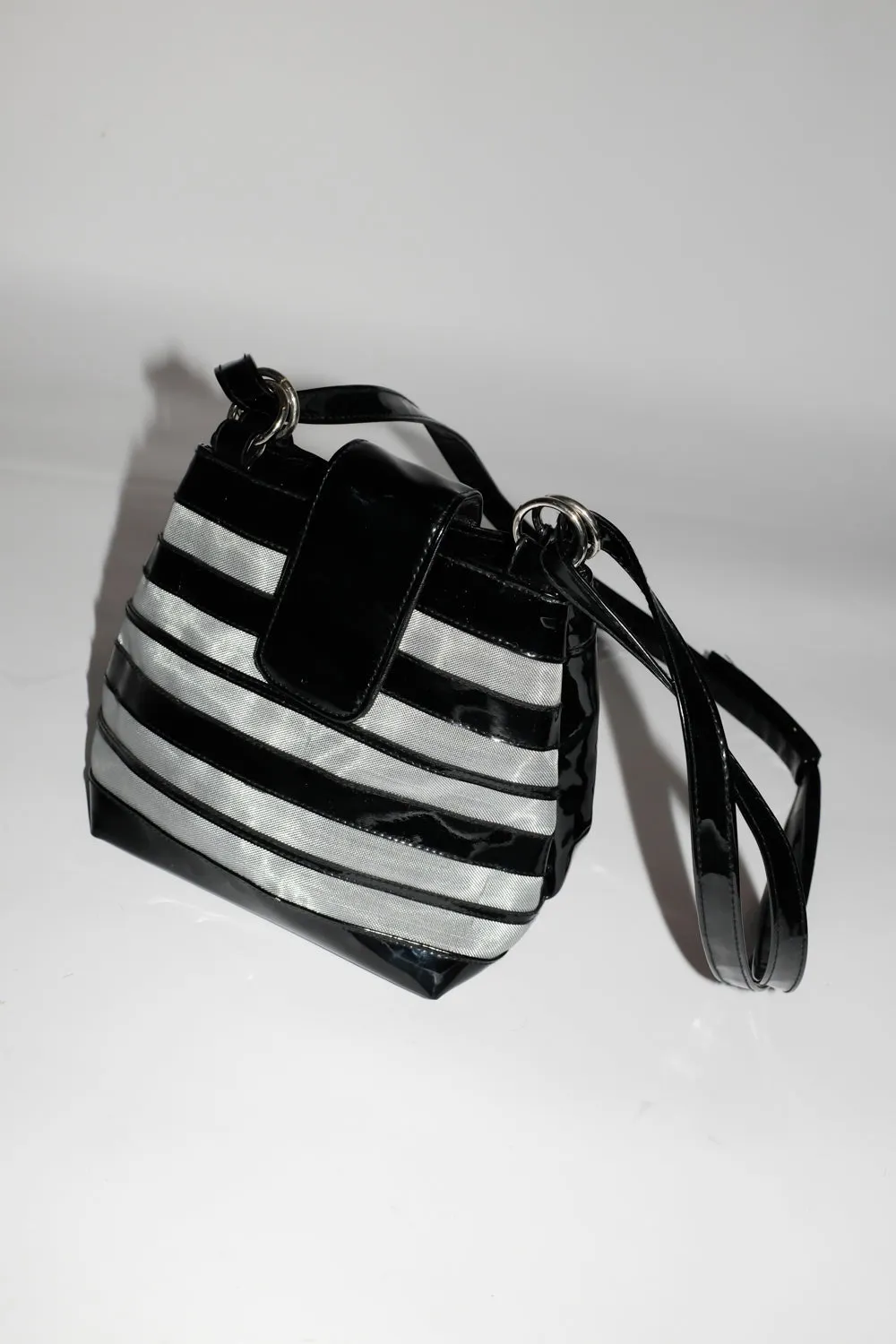 0040_PATENT STRIPED VINTAGE BAG