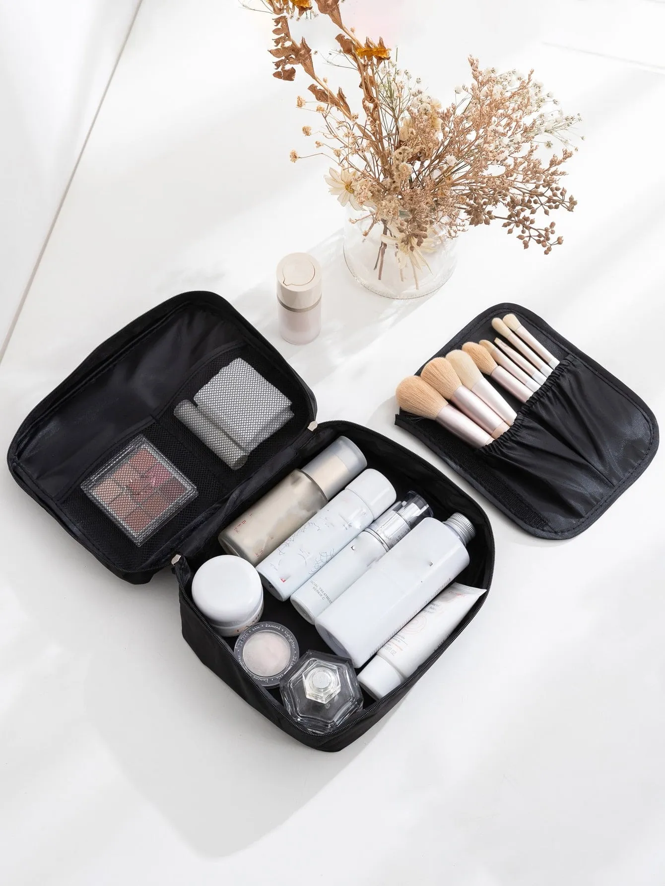 1pc Black Travel Makeup Bag, Modern Waterproof Zipper Portable Makeup Organizer For Travel