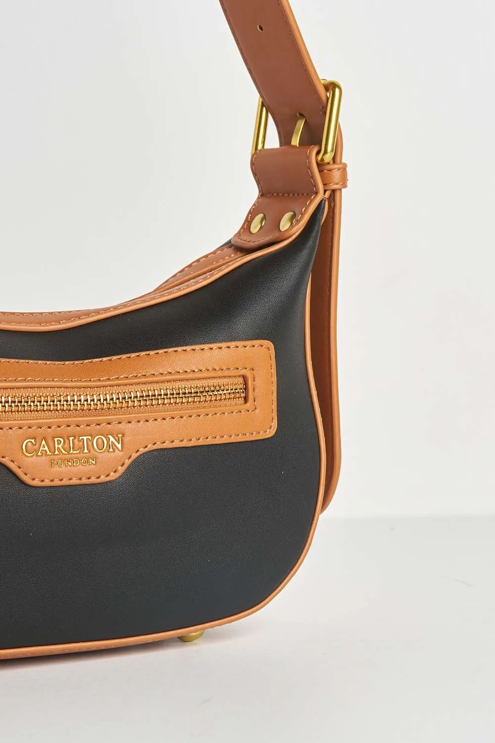 Cinna Horsebit Detail Cross Body Bag in Black