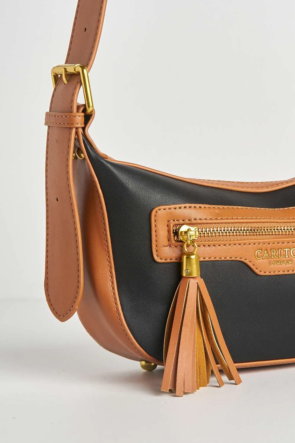 Cinna Horsebit Detail Cross Body Bag in Black