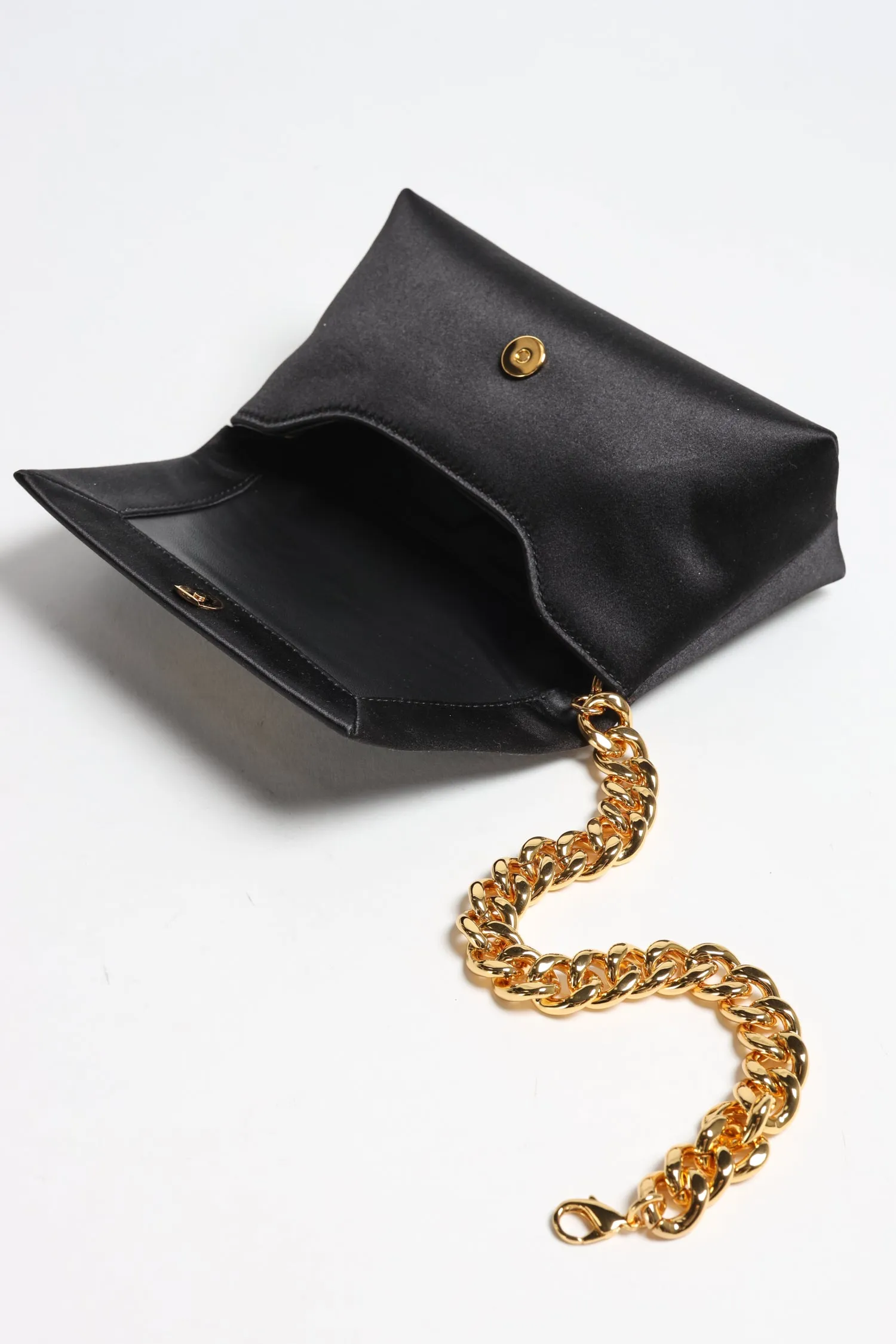 Clutch Satin Mini Chain in Schwarz