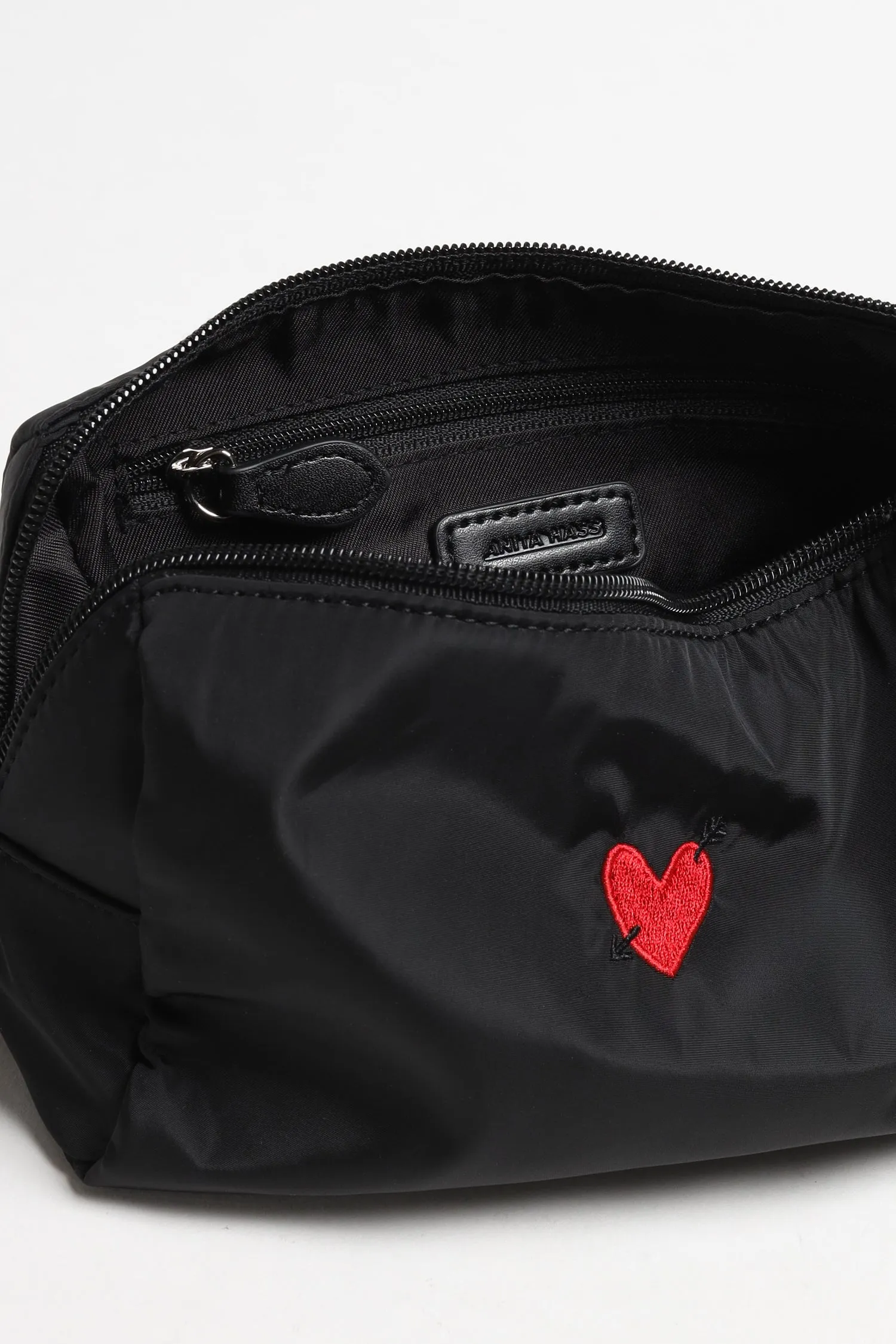 Pouch 'Heart' in Black Nylon