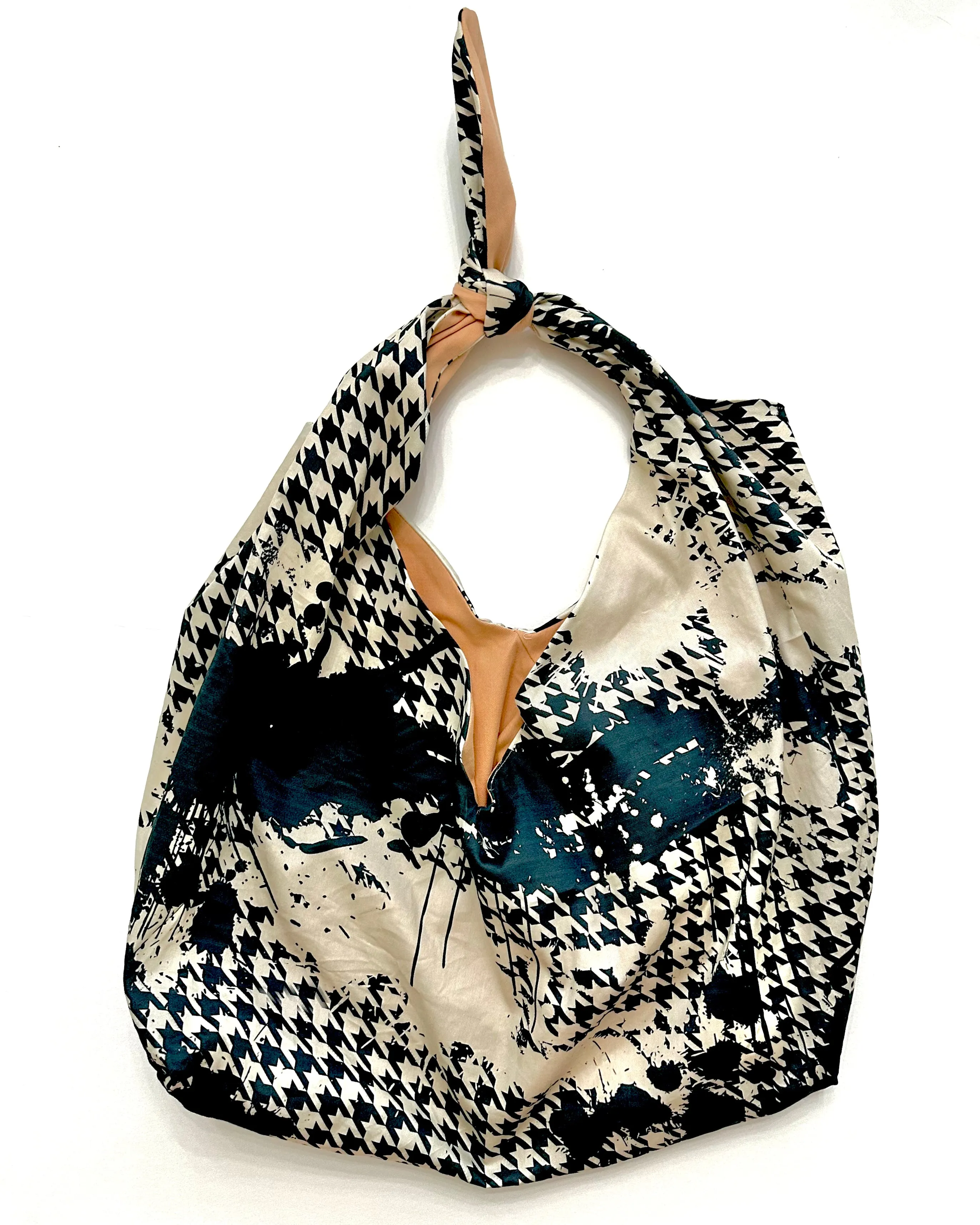 The Blank Canvas Market Bag- Neutral Houndstooth Splatter